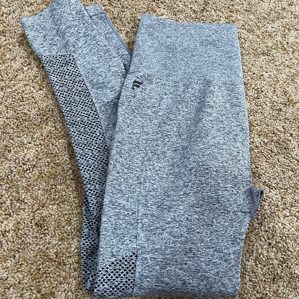 Fabletics Light Gray Women's Leggings - Picture 5 of 5